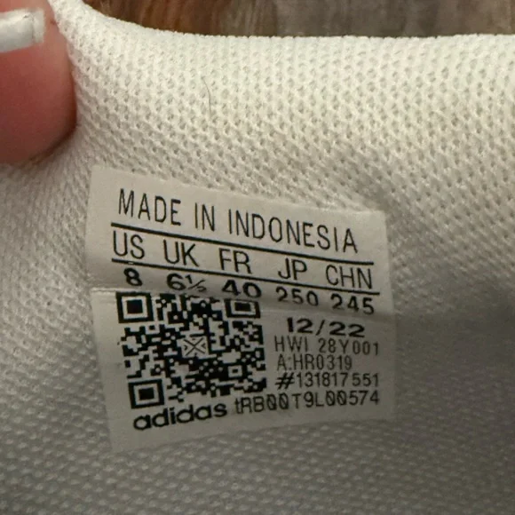 Women’s Adidas Size 8 White - Picture 2 of 3